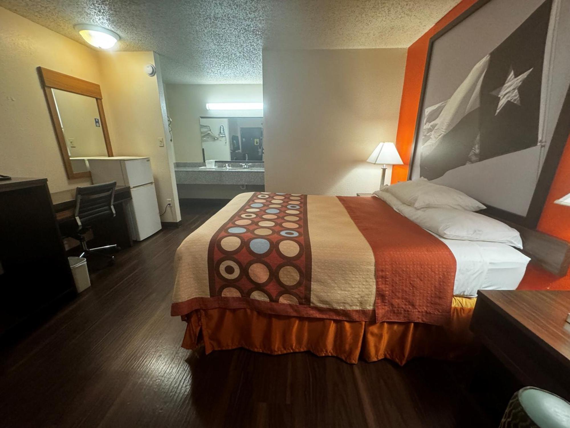 Super 8 By Wyndham Giddings Hotel Exterior photo